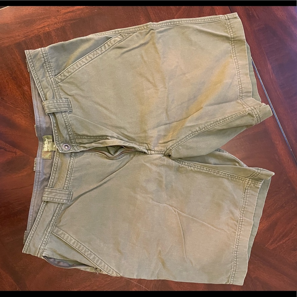 Size 36 green gander mountain shorts
